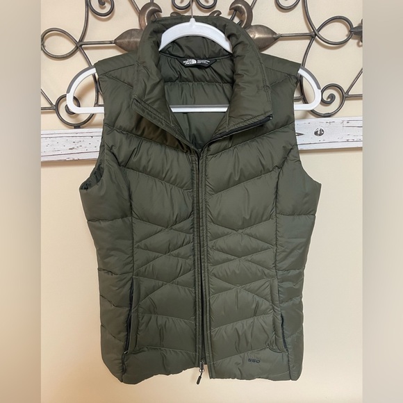 The North Face Olive Green Women’s 550 Puffer Vest, Size Small - Picture 3 of 12